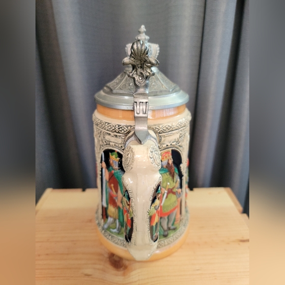 The Walt Limited Edition Peter Duemler Collection Crusaders King Beer Stein - Picture 4 of 7